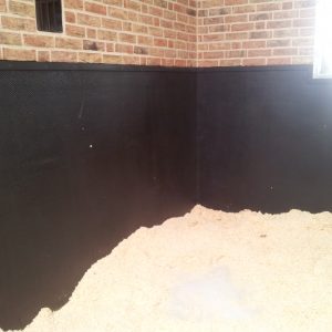 Stalwandrubber in paardenbox