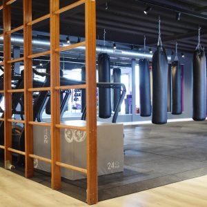 Fitness rubbervloer bokszak training