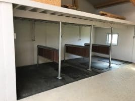 Rubber in paarden wasplaats