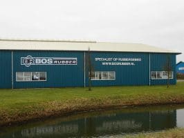 Bos Rubber logo op magazijn loods